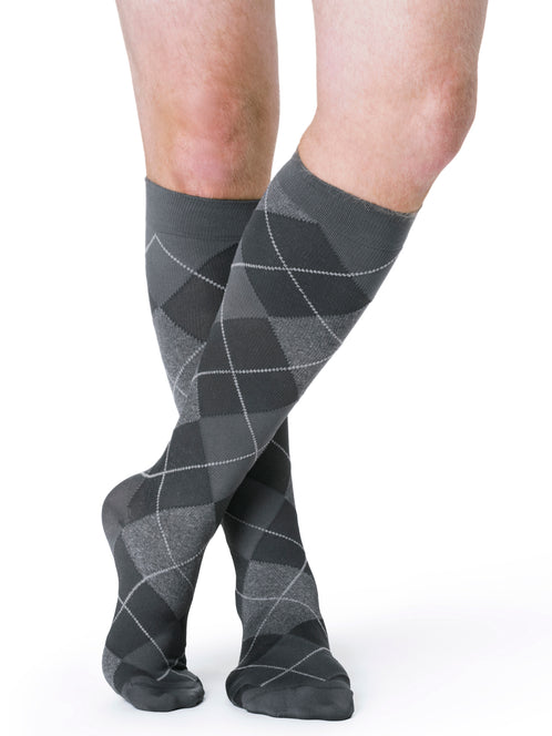 Man wearing Sigvaris Style Microfiber Patterns compression socks in the color Graphite Argyle