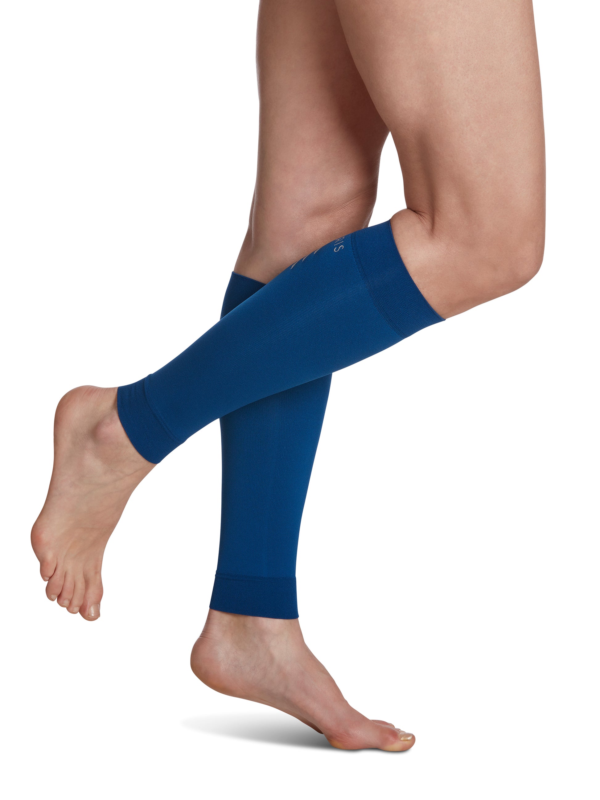 Woman wearing SIGVARIS Performance Sleeves compression calf sleeves in the color Blue
