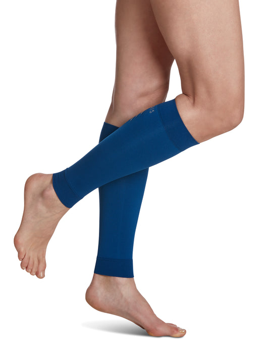 Woman wearing SIGVARIS Performance Sleeves compression calf sleeves in the color Blue